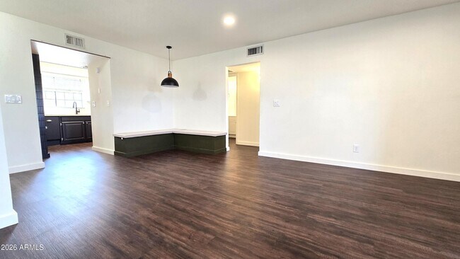 Foto del edificio - 15402 N 28th St