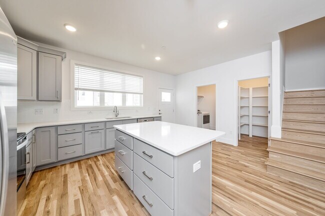 Foto del edificio - 3804 Sperry Ct