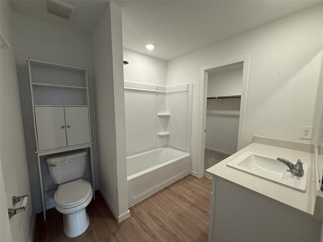 Foto del edificio - 529 Falling Cave Dr