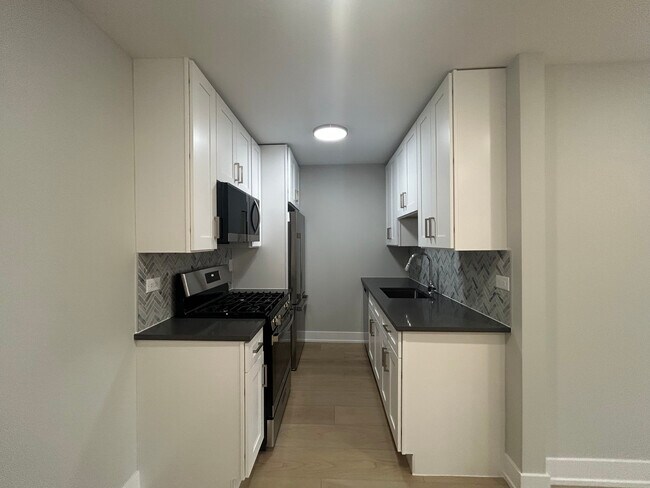 Building Photo - 516 W Aldine Ave