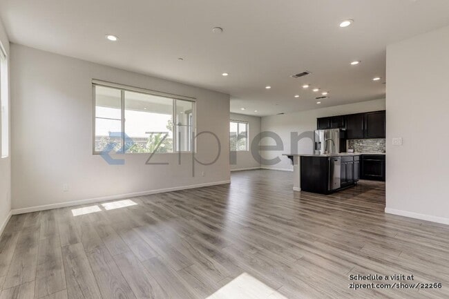 Building Photo - 1523 Oliveira Dr