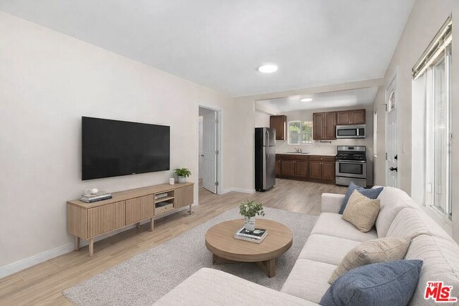 Building Photo - 5249 Satsuma Ave