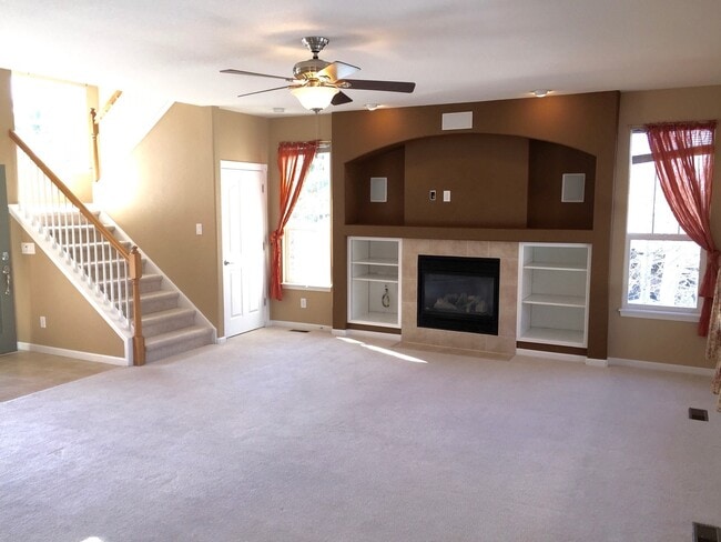 Foto del edificio - Stunning 4 Bedroom Home In Cross Creek area of Aurora