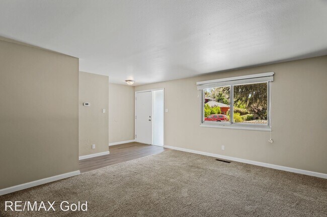 Foto del edificio - 3 br, 2 bath House - 705 East Huffaker Lane