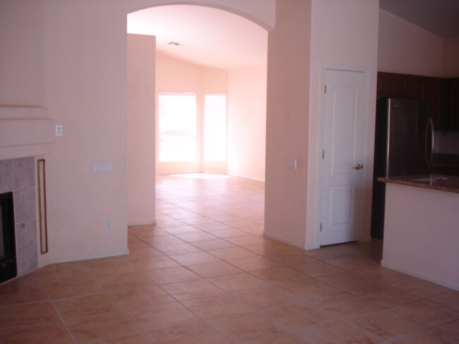 Building Photo - 5360 N Placita Los Arbustos