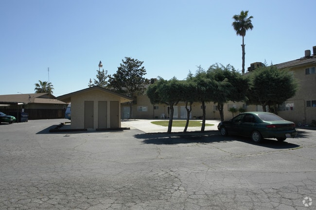 Building Photo - 1520-1530 Robertson Blvd