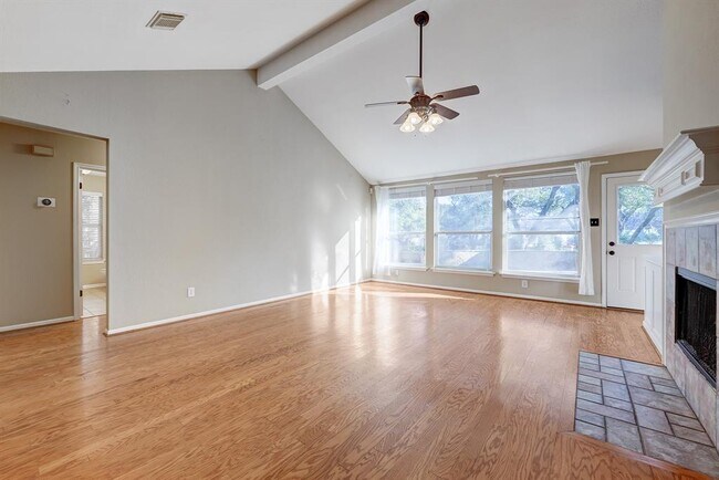 Foto del edificio - 1710 MacKenzie Ln