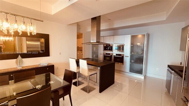 Foto del edificio - 2 br, 2.5 bath Condo - 18201 Collins Ave A...