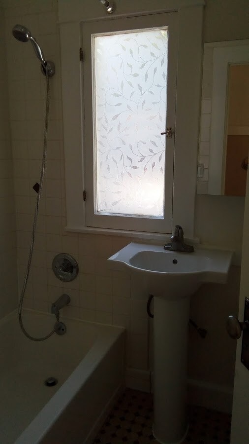 baño - 420 El Centro St