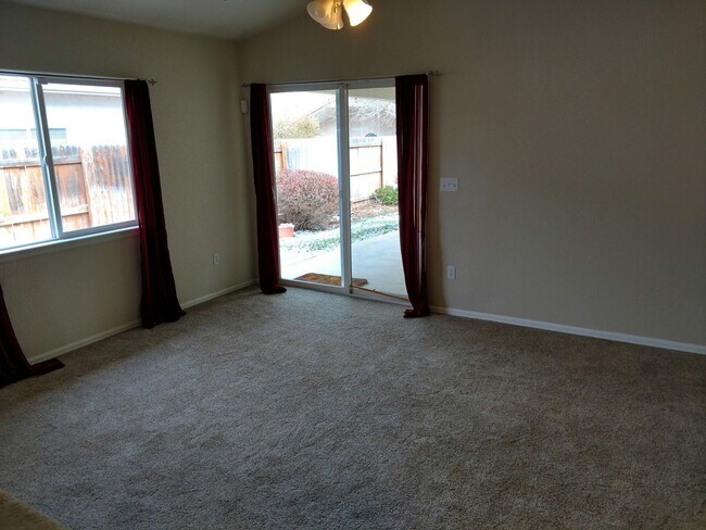 Foto del edificio - ALL PROSPECTIVE TENANTS MUST SUBMIT A $58 NON-REFUNDABLE APPLICATION FEE PER APPLICANT ONLINE AND...