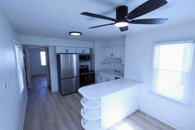 Building Photo - 774 E Archwood Ave