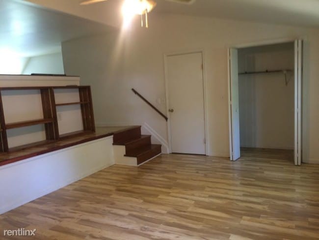 Building Photo - 2 br, 1 bath Apartment - 21 Norwood St.