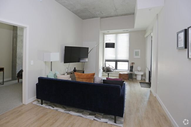 2BR, 2BA - 1,011 SF - HQ Apartments