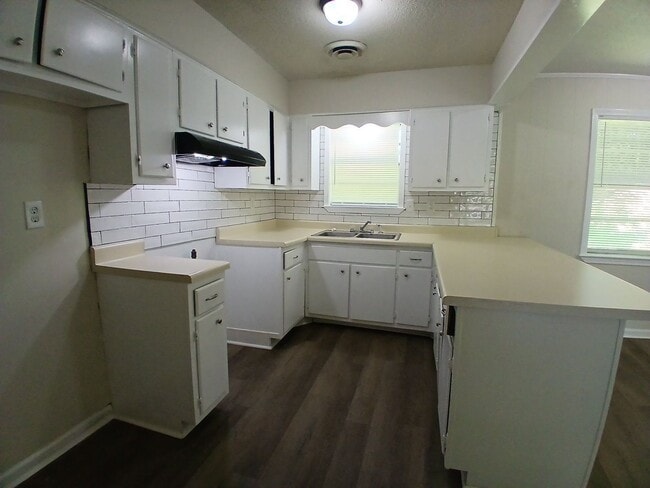 Building Photo - Charming 3 bedroom 1 bathroom home in Rale...