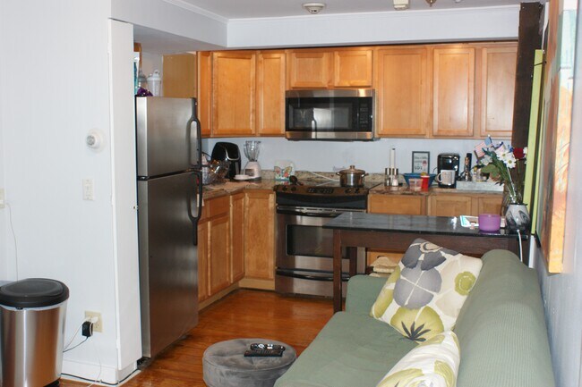 Building Photo - 38 Pelham St