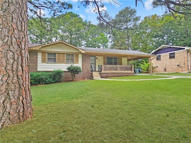 Building Photo - 3370 Eisenhower Cir SE