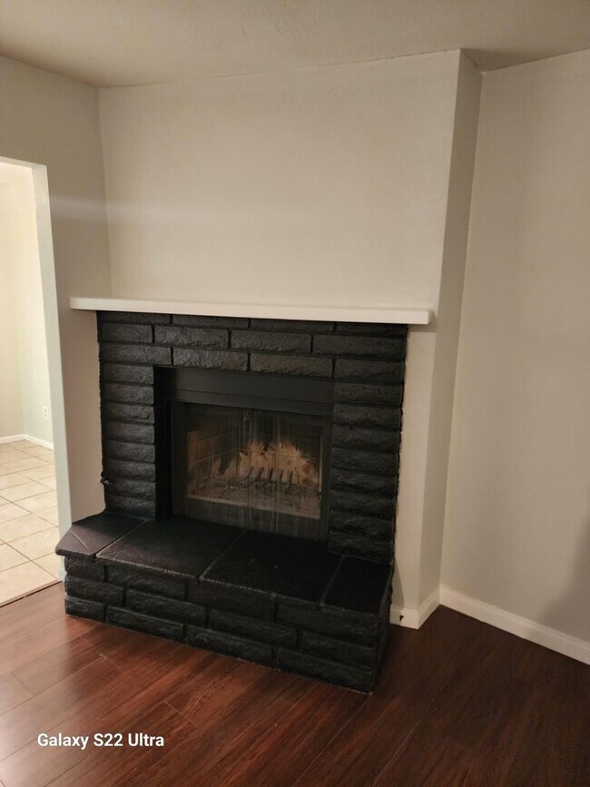 Foto del edificio - 2 Bedroom 1 Bathroom Apartment with 1 Car ...