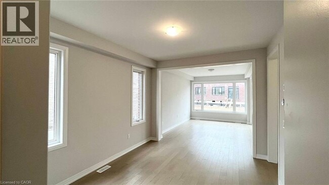 Building Photo - 44 Blackburn St