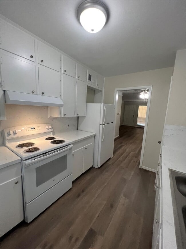 Foto del edificio - 500 Willow Dr