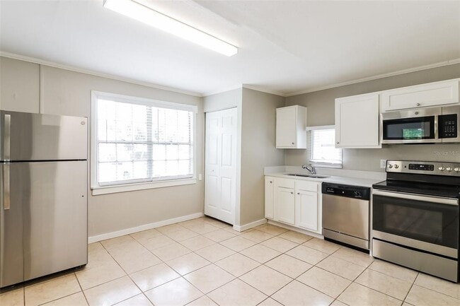 Foto del edificio - 6806 Lyman Ave