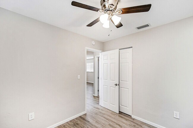 Building Photo - 3 br, 2 bath House - 415 Cheyenne Dr