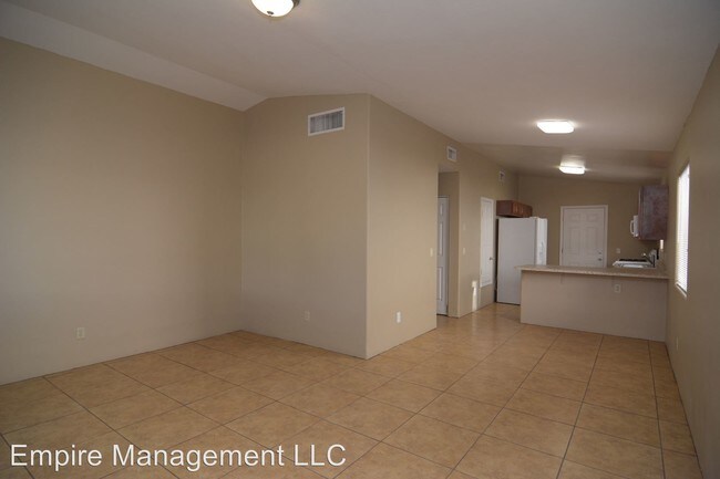 Building Photo - 5236 S Linnet Ave