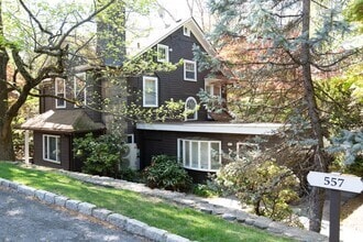 Building Photo - 557 Martling Ave