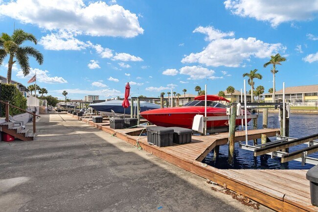 Furnished Gulf Access Canal View Boat Lift... - Furnished Gulf Access Canal View Boat Lift... Apartment