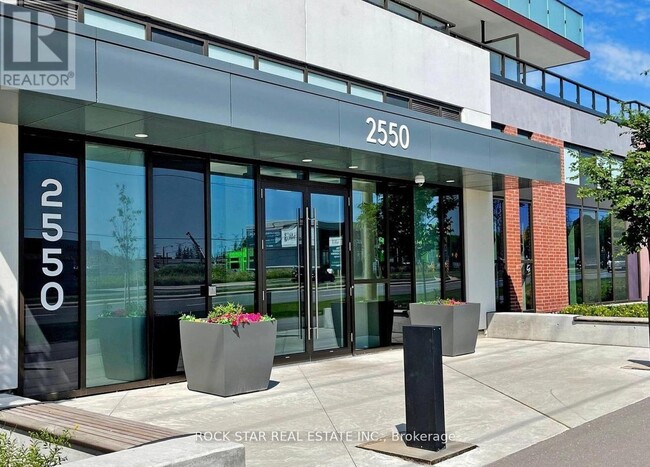 Building Photo - 2550-2550 Simcoe St N