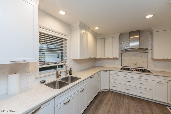 Foto del edificio - 2500 Deborah Dr