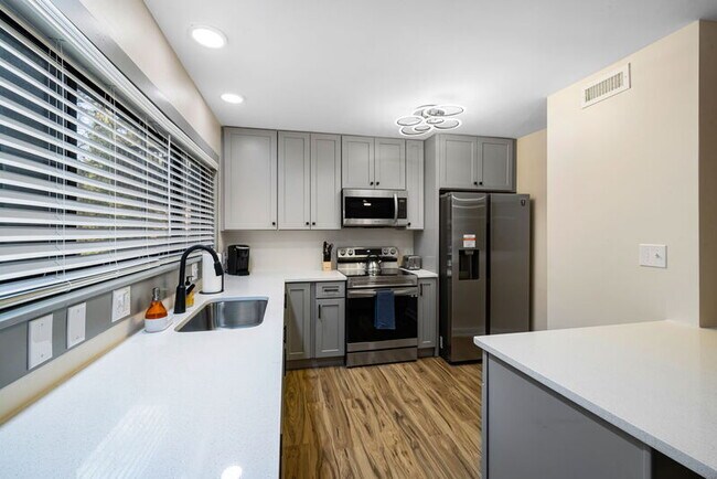 Building Photo - 5020 Flint Ridge Pl