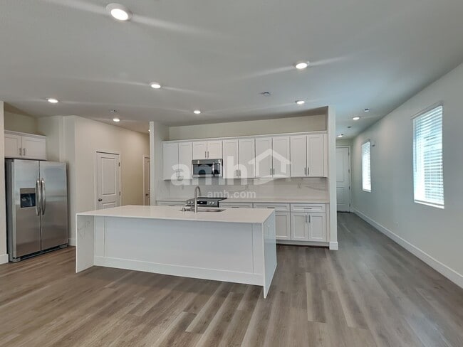 Building Photo - 10367 Bee Balm St