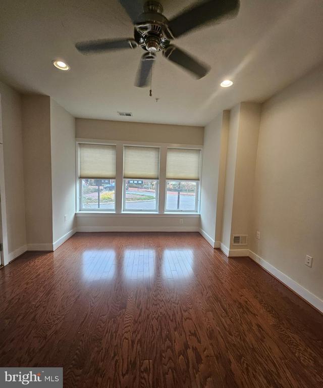 Building Photo - 620 E Howell Ave