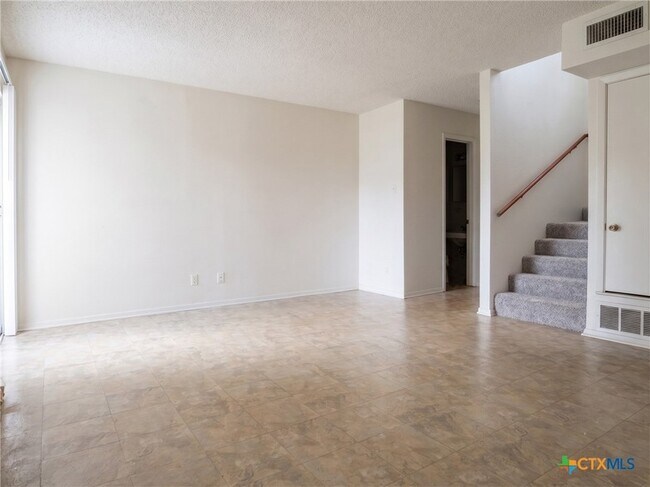 Foto del edificio - 2210 Cascade Dr