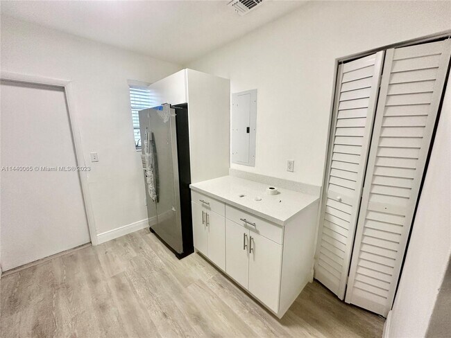Foto del edificio - 1533 NW 53rd St
