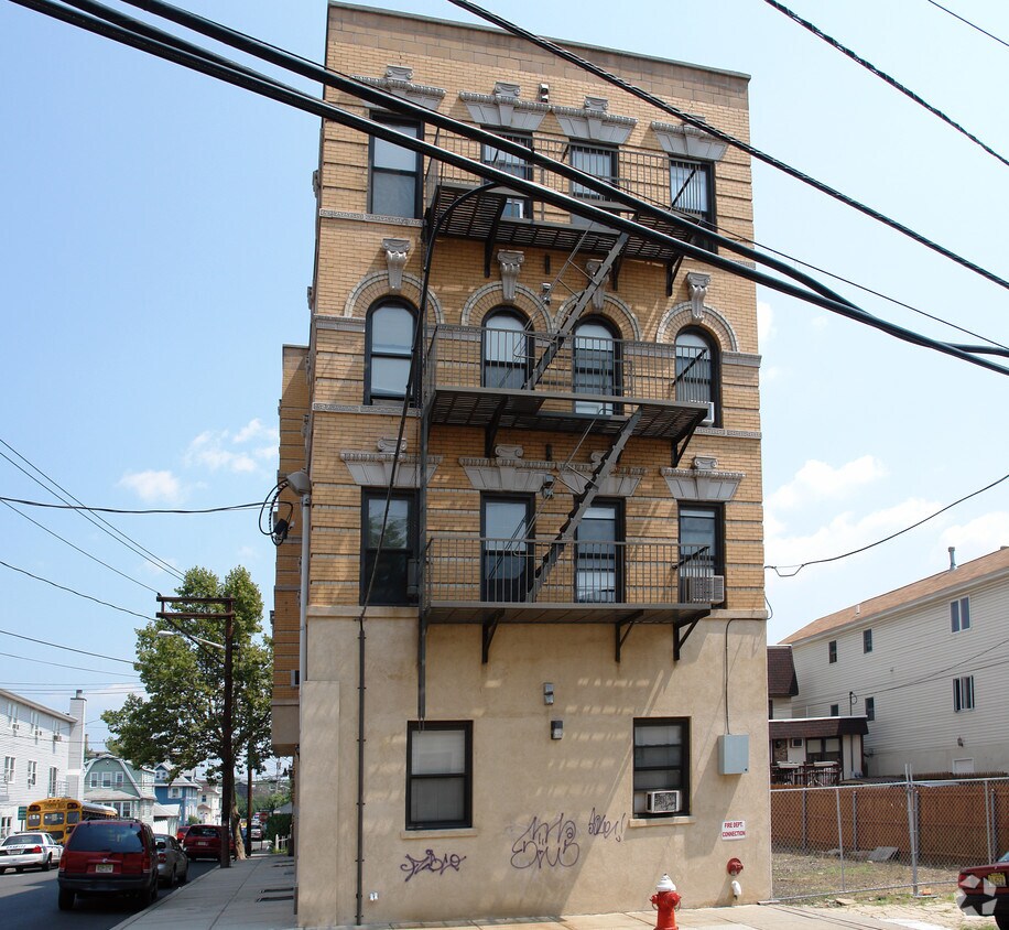 Building Photo - 7104 Hudson Ave