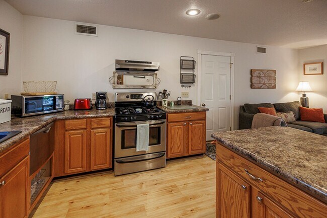 Foto del edificio - The Nest: Fully Furnished detached Cottage...