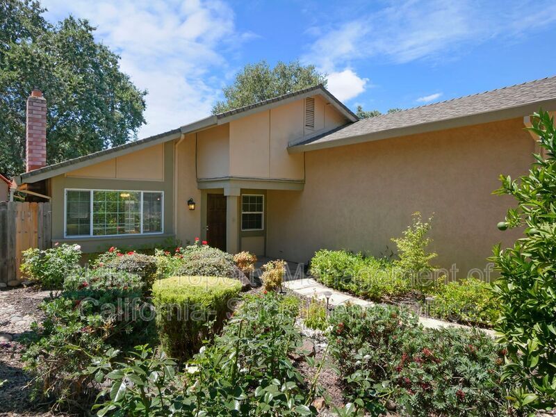 Primary Photo - 8330 Foxfire Dr