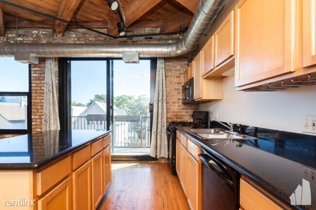 Building Photo - 2161 N California Ave