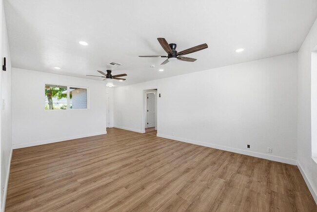 Foto del edificio - 2558 N 40th St