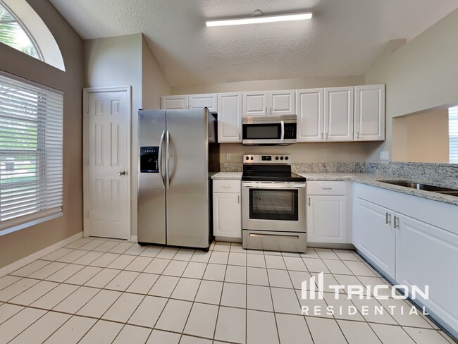 Foto del edificio - 528 Little Lake Ct
