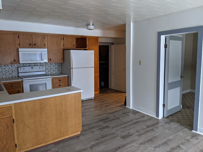 kitchen - 1080 10th Ave