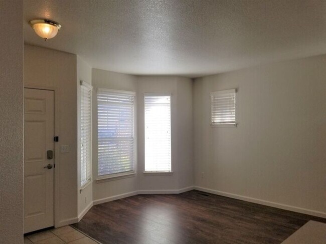 Building Photo - House For Rent in Chichester HOA-Gardnerville