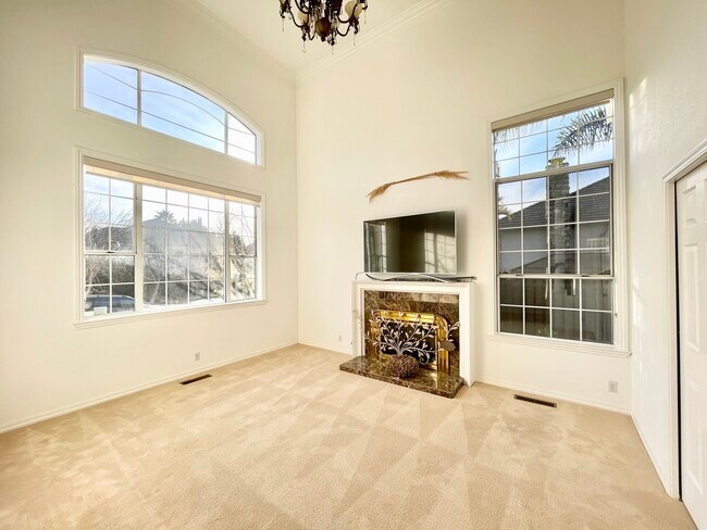 Living Room - 191 W Hunter Ln