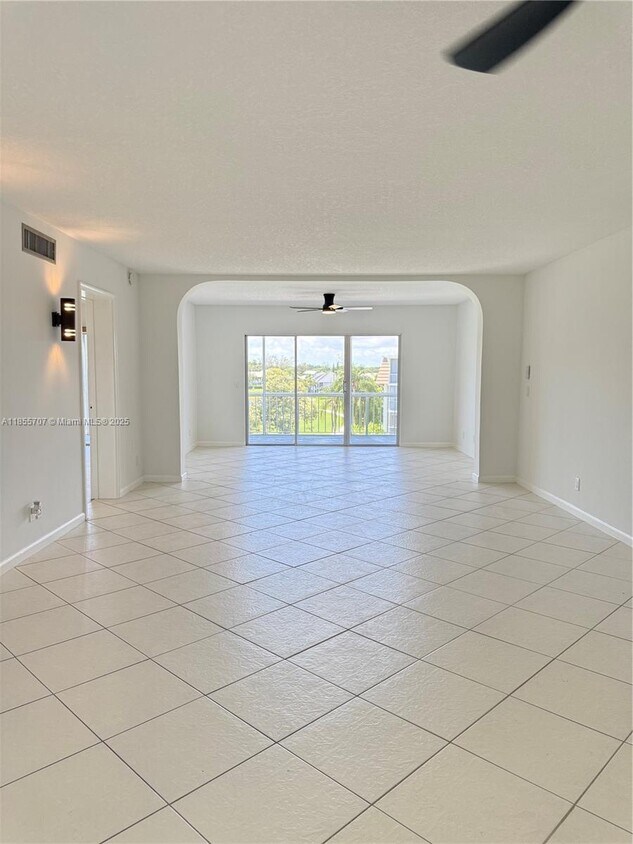 Foto principal - 250 John F Kennedy Dr