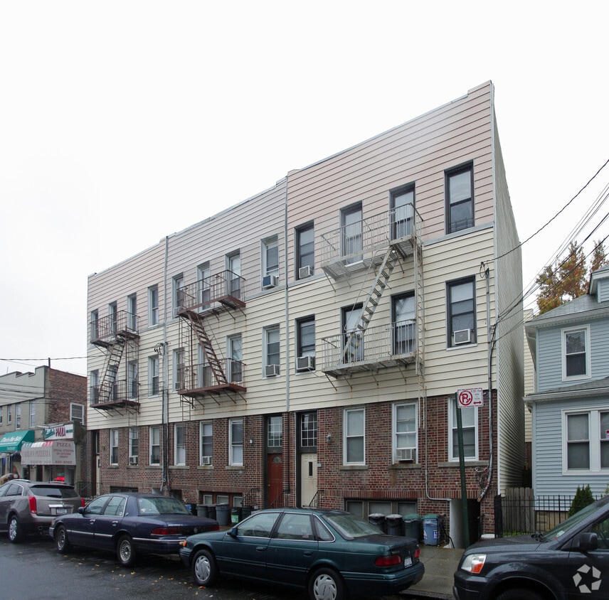Primary Photo - 1811 Radcliff Ave