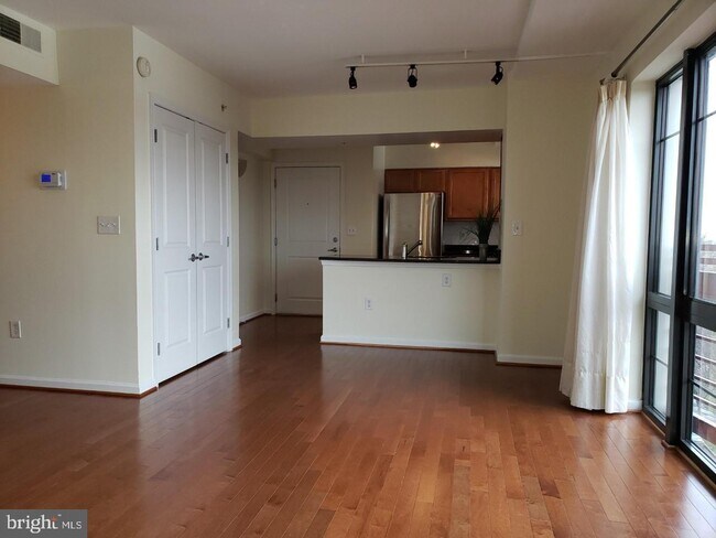 Foto del edificio - 7923 Eastern Ave NW