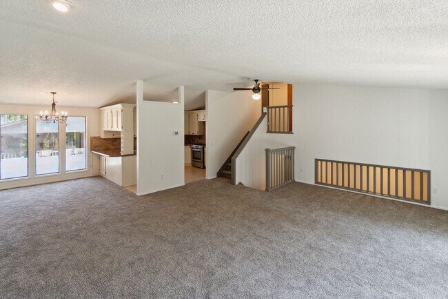 Foto del edificio - Beautiful Single Family Home Located In In...