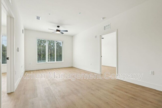Foto del edificio - 221 S Bumby Ave