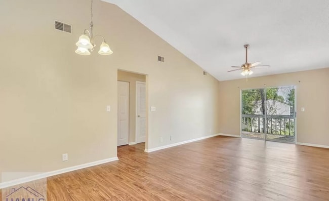 Building Photo - 910 Brett Dr